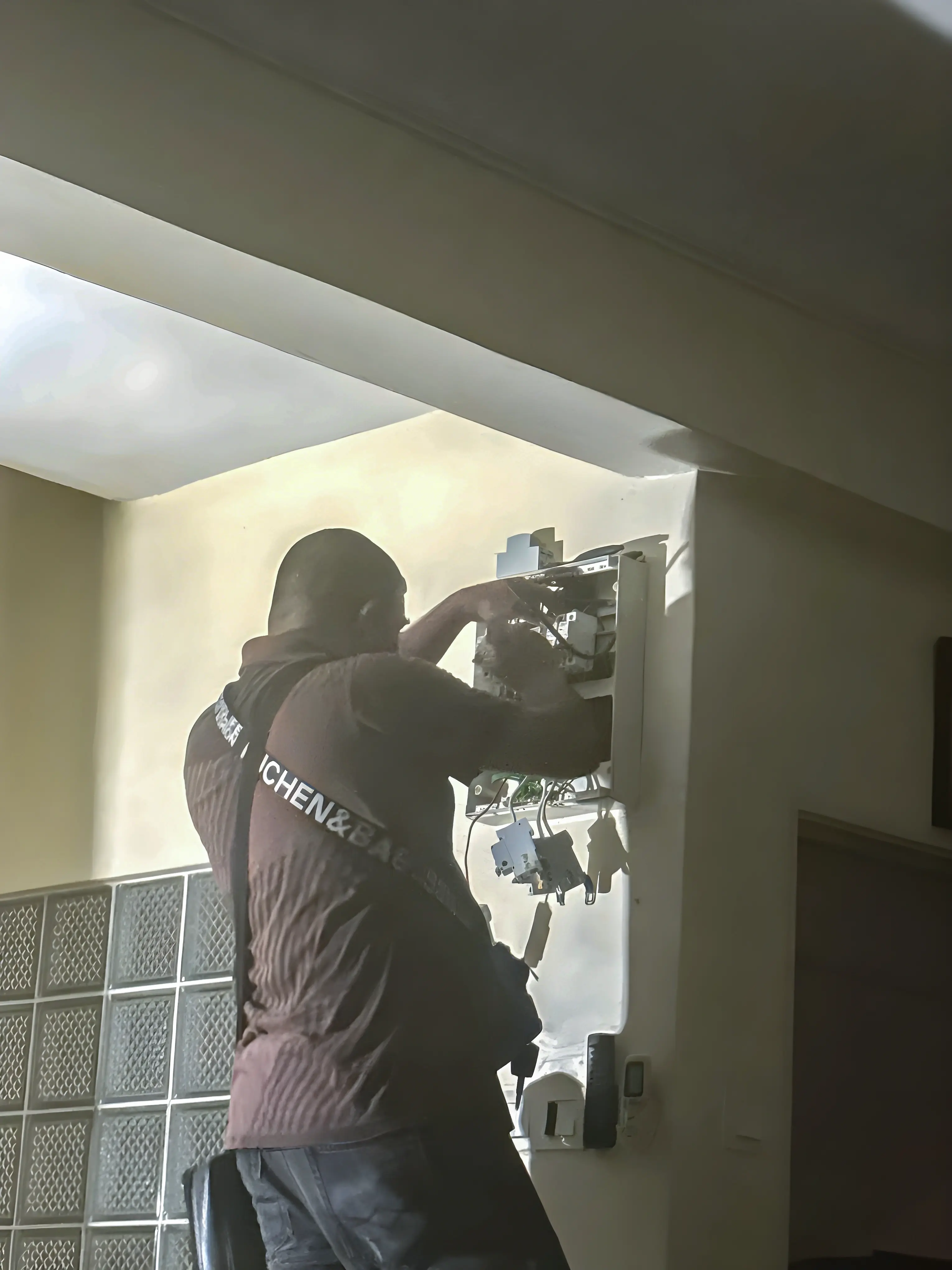 SpeedyFix electrician working on DB box